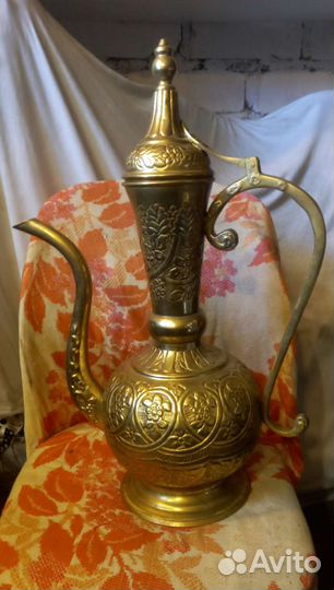 Старый,огромный кувшин с ближнего востока