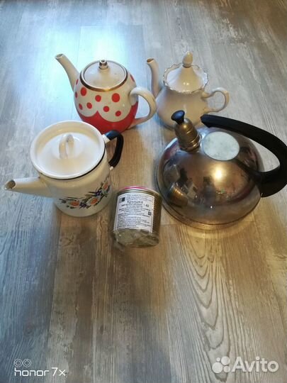 Посуда разная, чайник, термос, банки стекло