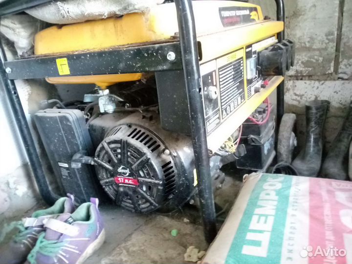 Бензиновый генератор