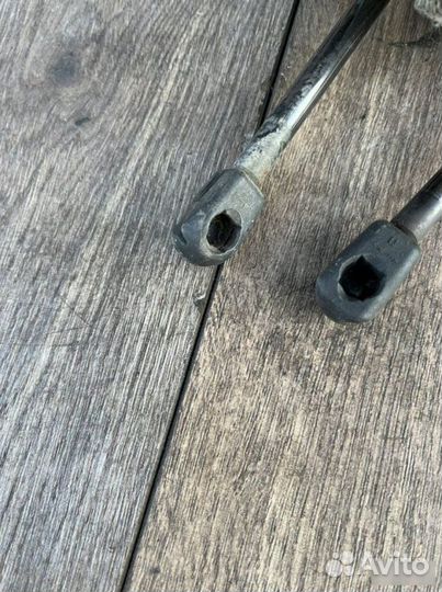 Амортизатор багажника Kia Ceed 1.6