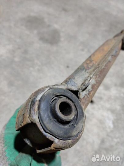 Рычаг подвески нижний передний правый Opel Vectra