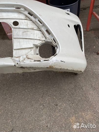 Продам передний бампер Toyota Camry 55