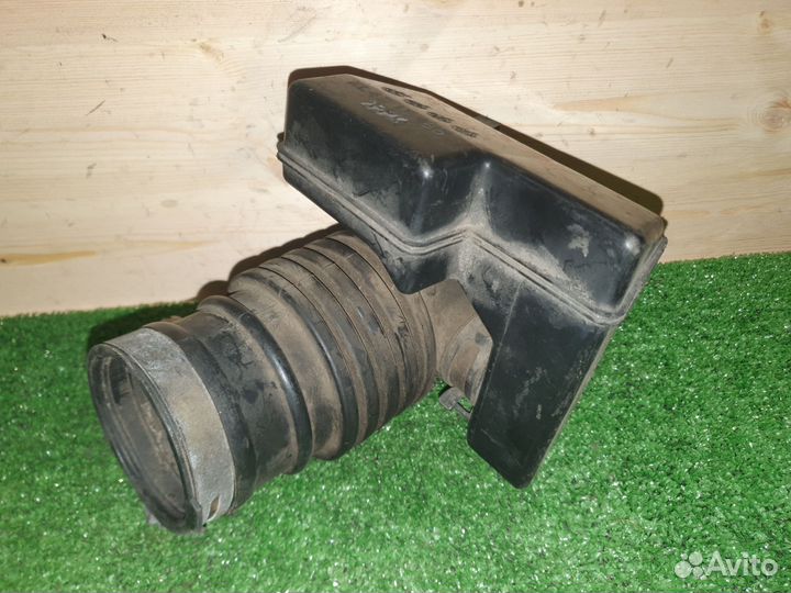 Патрубок воздушного фильтра Mazda Xedos 9