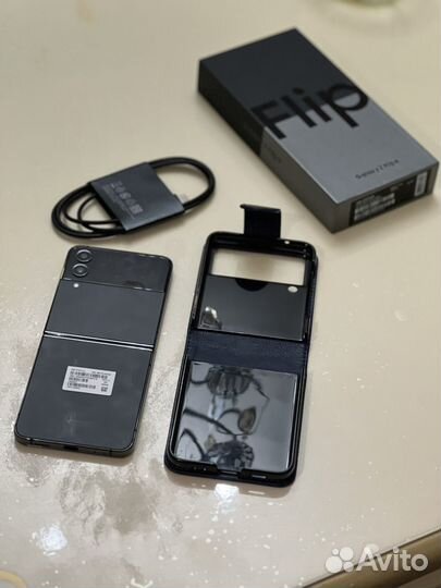 Samsung Galaxy Z Flip4, 8/256 ГБ