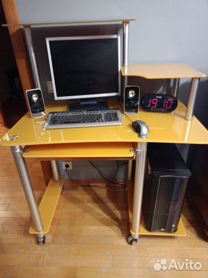 Компьютерный стол