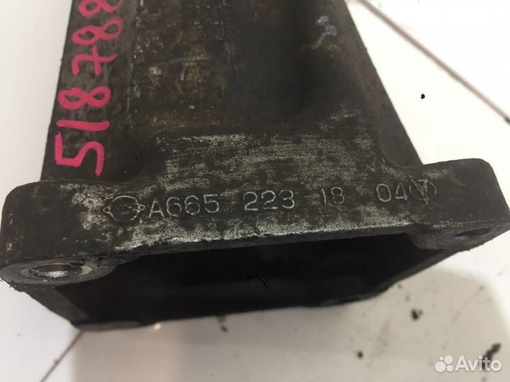 Кронштейн двигателя левый