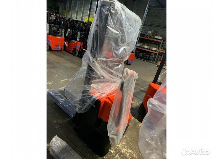 Штабелер самоходный WSA161