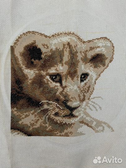 Готовая вышивка крестом львенок