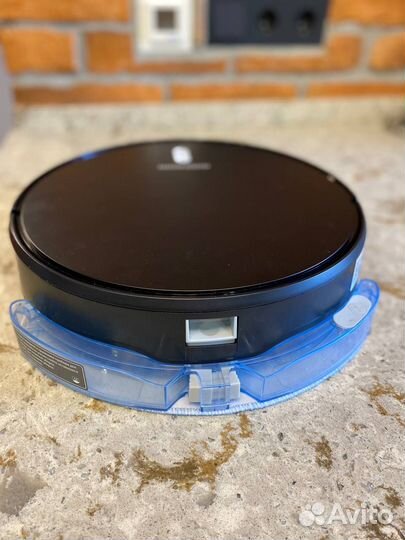 Робот-пылесос Redmond RV-R630S черный