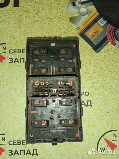 Блок управления стеклоподъемниками Chevrolet Aveo