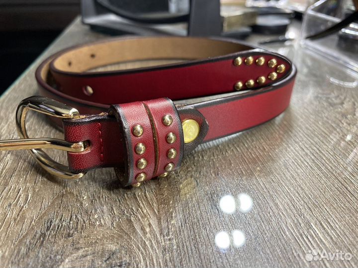 Кожаный бордовый ремень