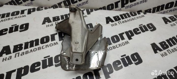 Кронштейн опоры двигателя правый Audi A4 B7 BFB