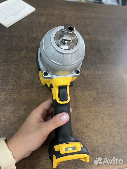 Гайковерт Dewalt DCF899N