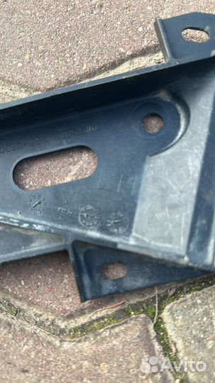 Кронштейн под левую фару Инфинити QX70 S51