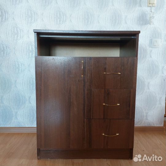 Продаю тумбочку