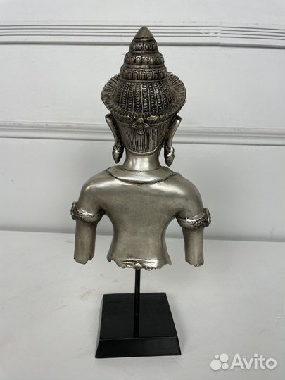 Металлическая скульптура Будды