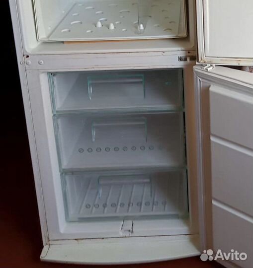 Холодильник бу на ремонт Electrolux EFB 3651