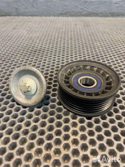 Ролик обводной навесного оборудования