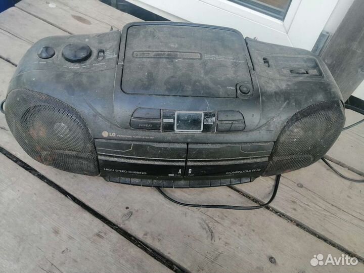 Кассетный магнитофон