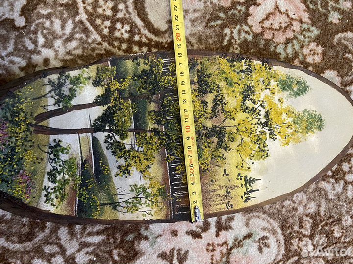 Картина из камня на спиле дерева