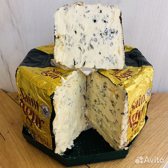 Сыр сент агюр с голубой плесенью