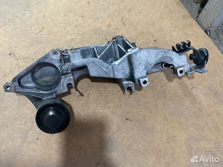 Кронштейн генератора Renault 2.0dci M9R