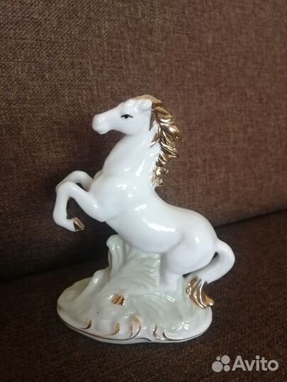Статуэтка фарфор