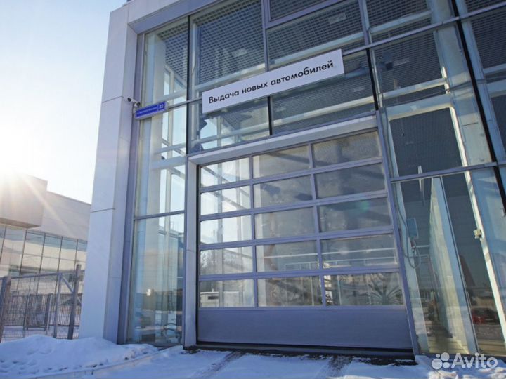 Панорамные ворота для автосалона Алютех