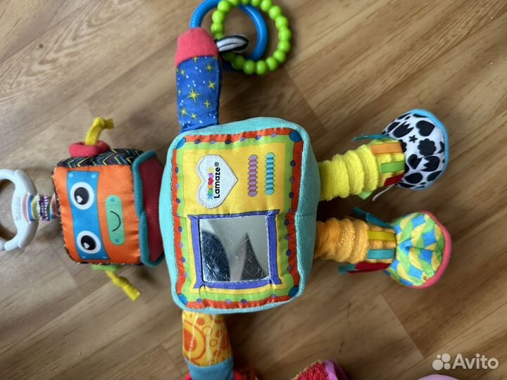 Кукла и робот lamaze