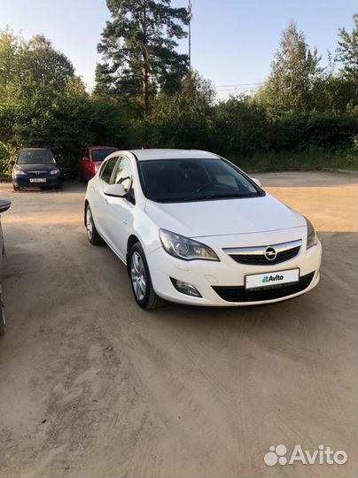 Opel Astra, 2011