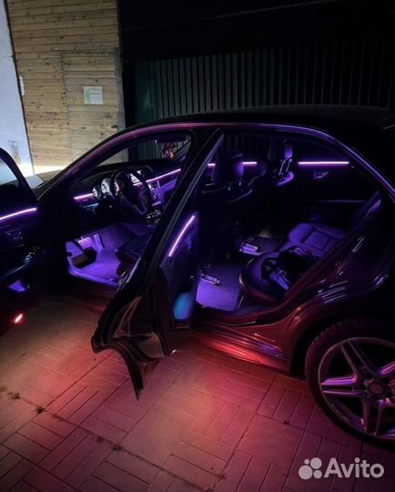 Контурная подсветка салона автомобиля