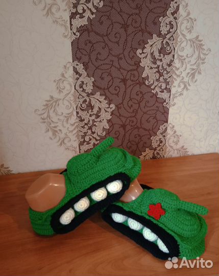 Подарок мужчинам к 23 февраля.Тапочки танки