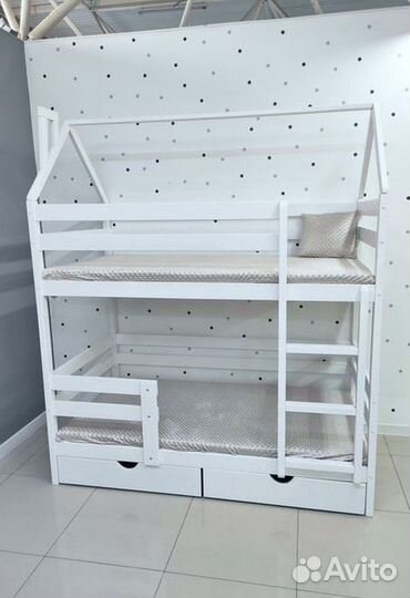 Детская двухъярусная кровать