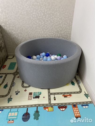 Сухой бассейн с шариками