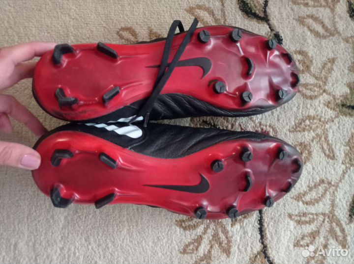Футбольные бутсы nike