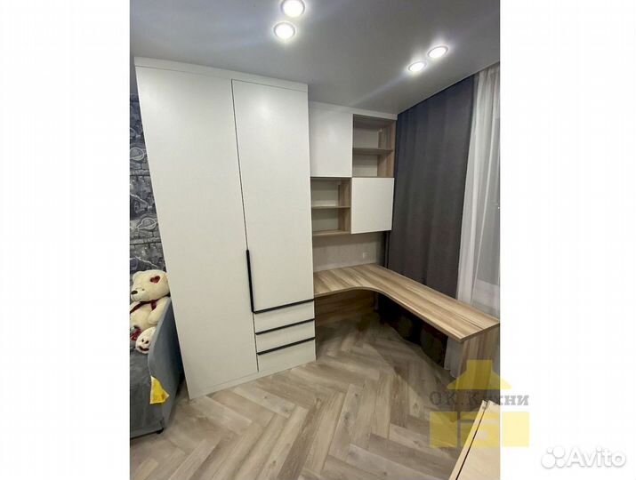 Книжный шкаф