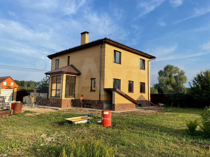 Коттедж 350 м² на участке 14,2 сот.