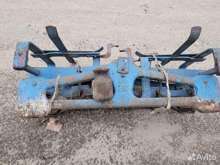 Старые весы с гирькой