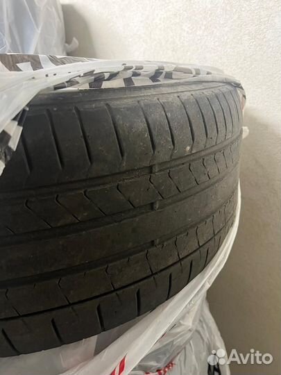 Pirelli P Zero 275/40 R22 и 315/35 R22 107Y