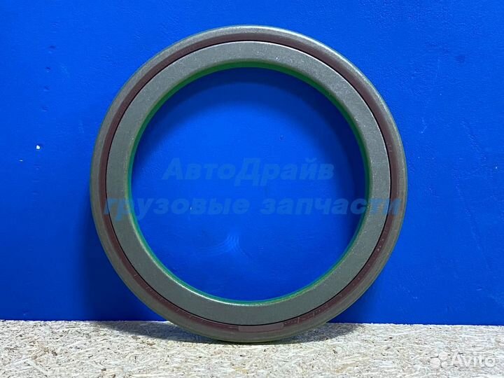 Сальник хвостовика редуктора грузовиков Вольво 110