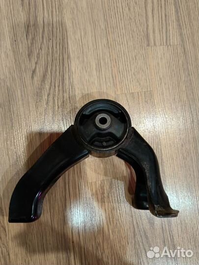 Подушка двигателя lancer 10