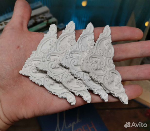 Уголки декоративные