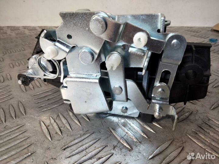 Ручка открывания багажника Volkswagen T4