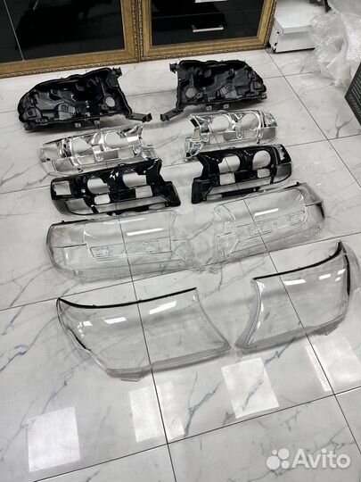 Стекла фар Toyota Land Cruiser 200