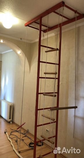 Спортивный комплекс - отличный подарок ребёнку или