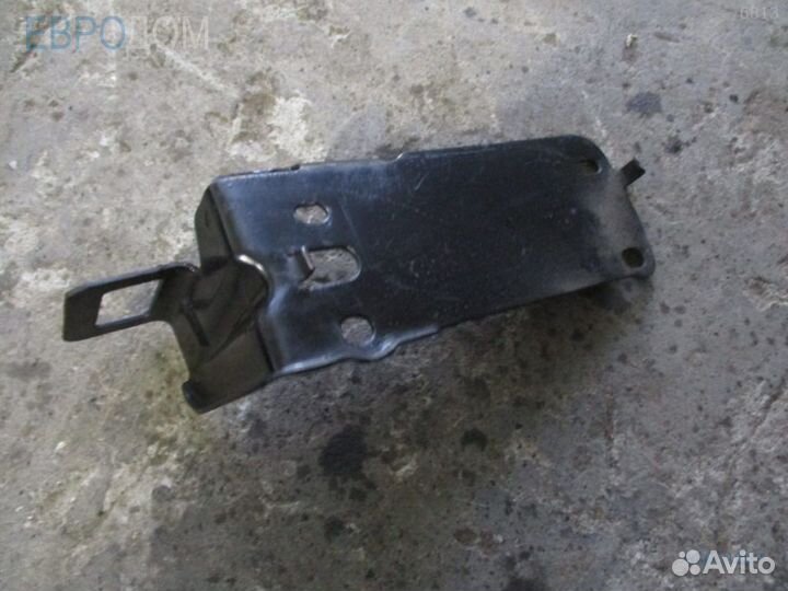 Крепление / кронштейн на телевизор правое BMW E90