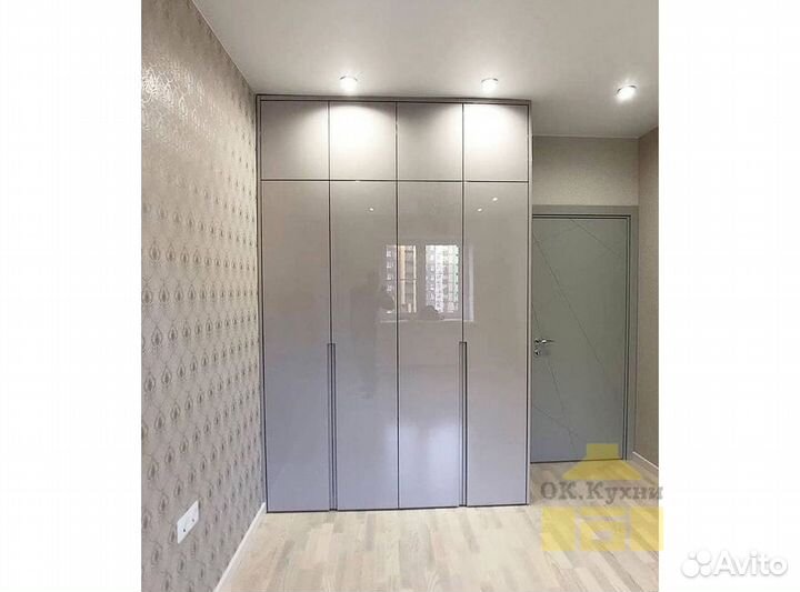 Дверный шкаф