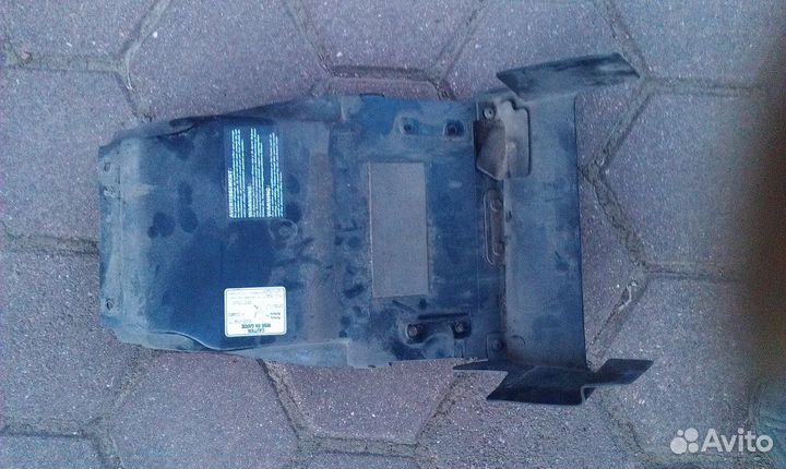 Suzuki GSX-R 1100w 96-98 пластик подрамника