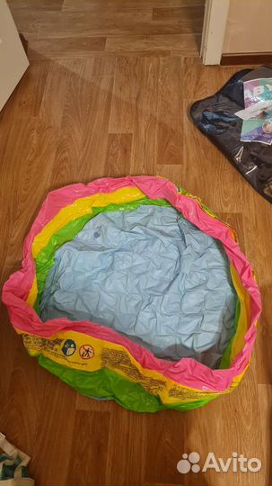 Детский надувной бассейн и спасательный жилет