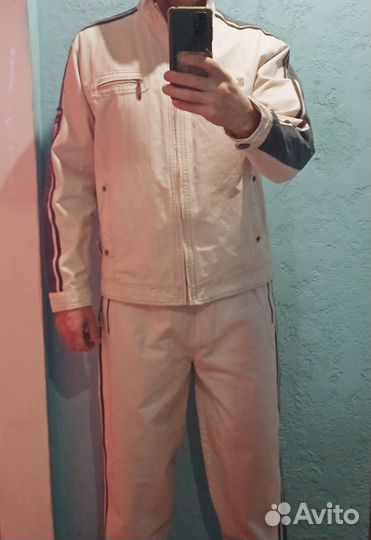 Костюм спортивный